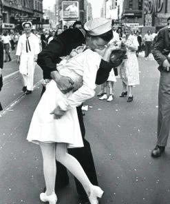 Best Pirce 😀 Eurographics V-J Kiss In Times Square - LIFE Magazine ✔️